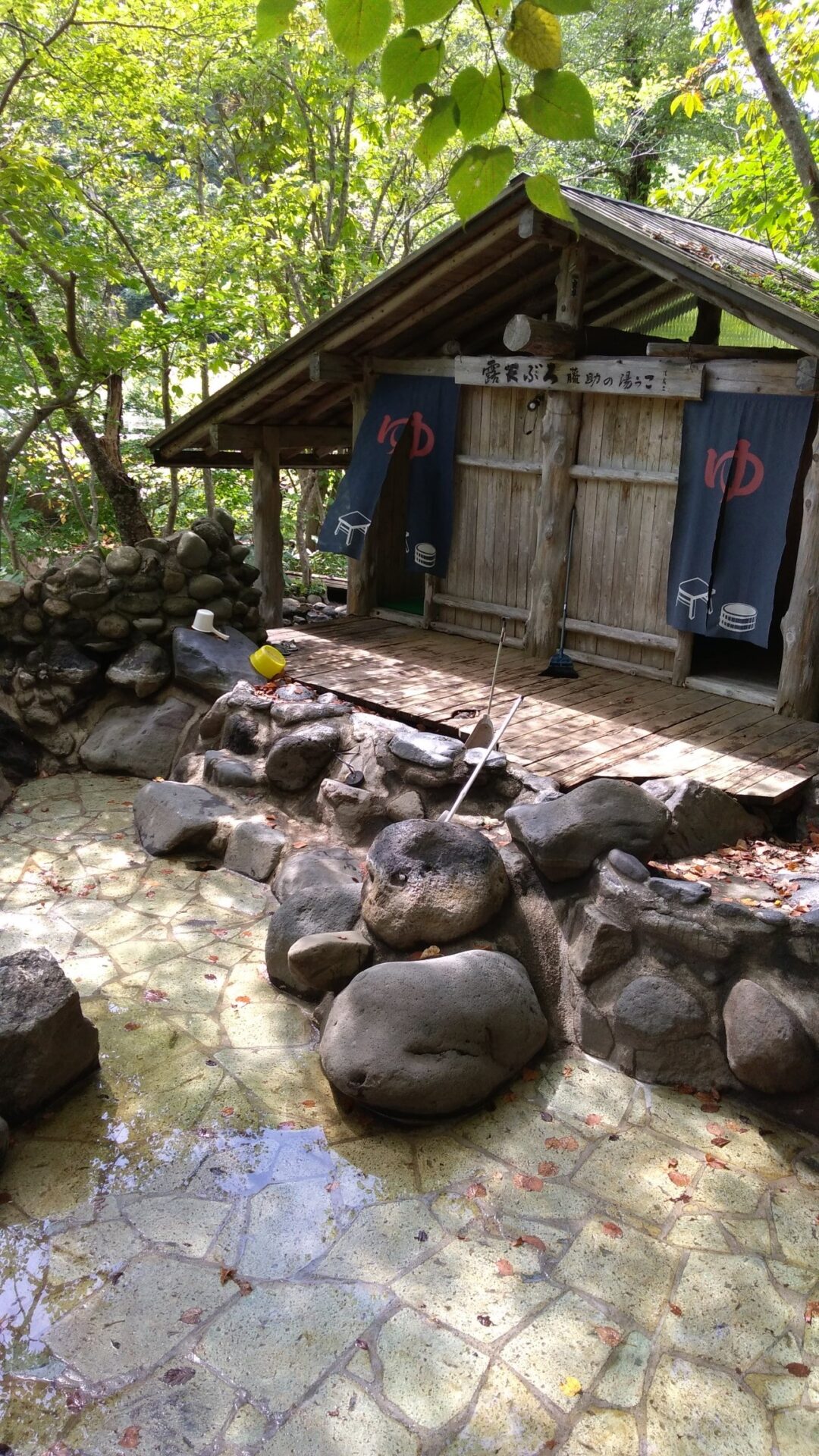 温泉に居候する